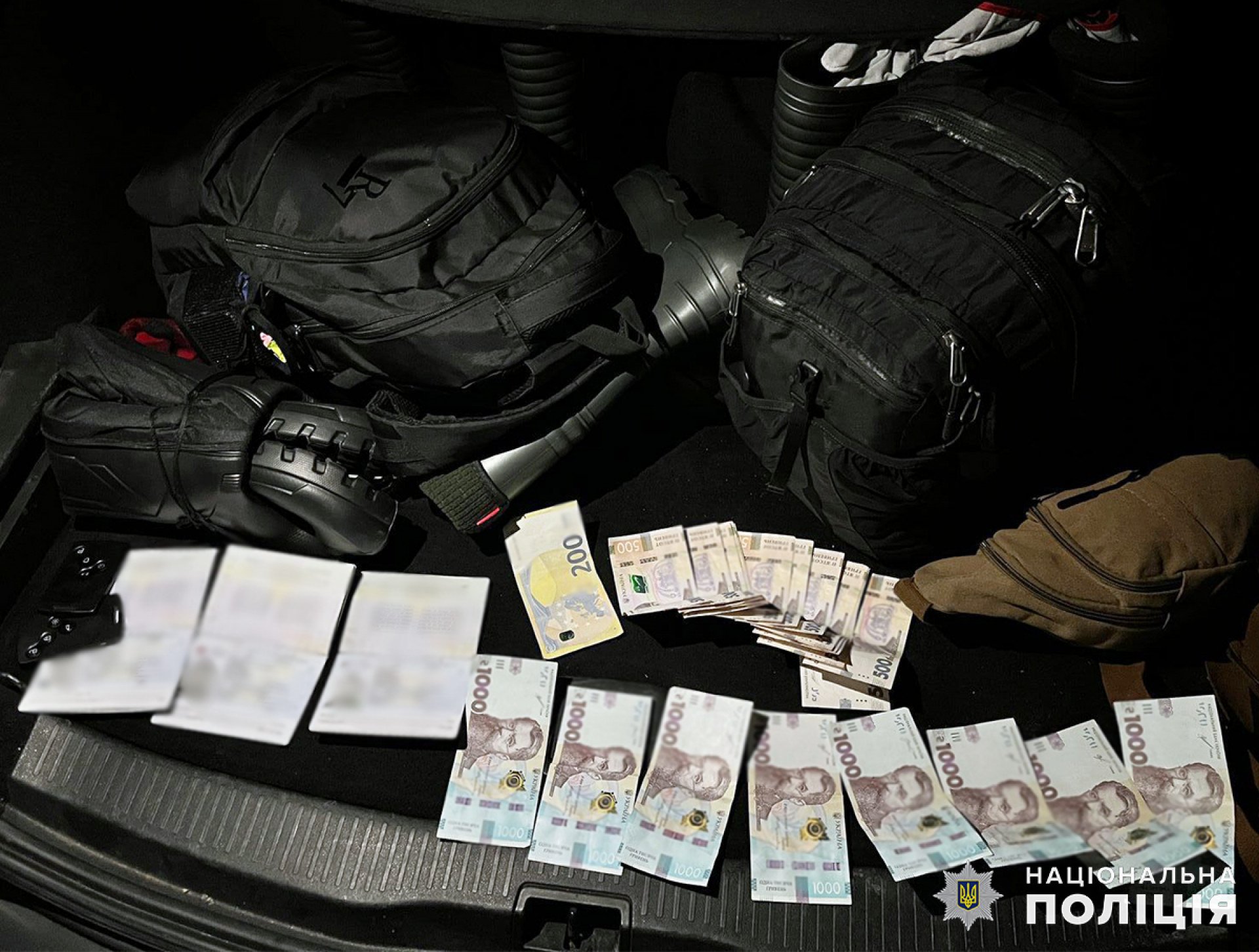 «Тур-оператор» незаконно переправив за кордон щонайменше 14 чоловіків: працював з мережею координаторів