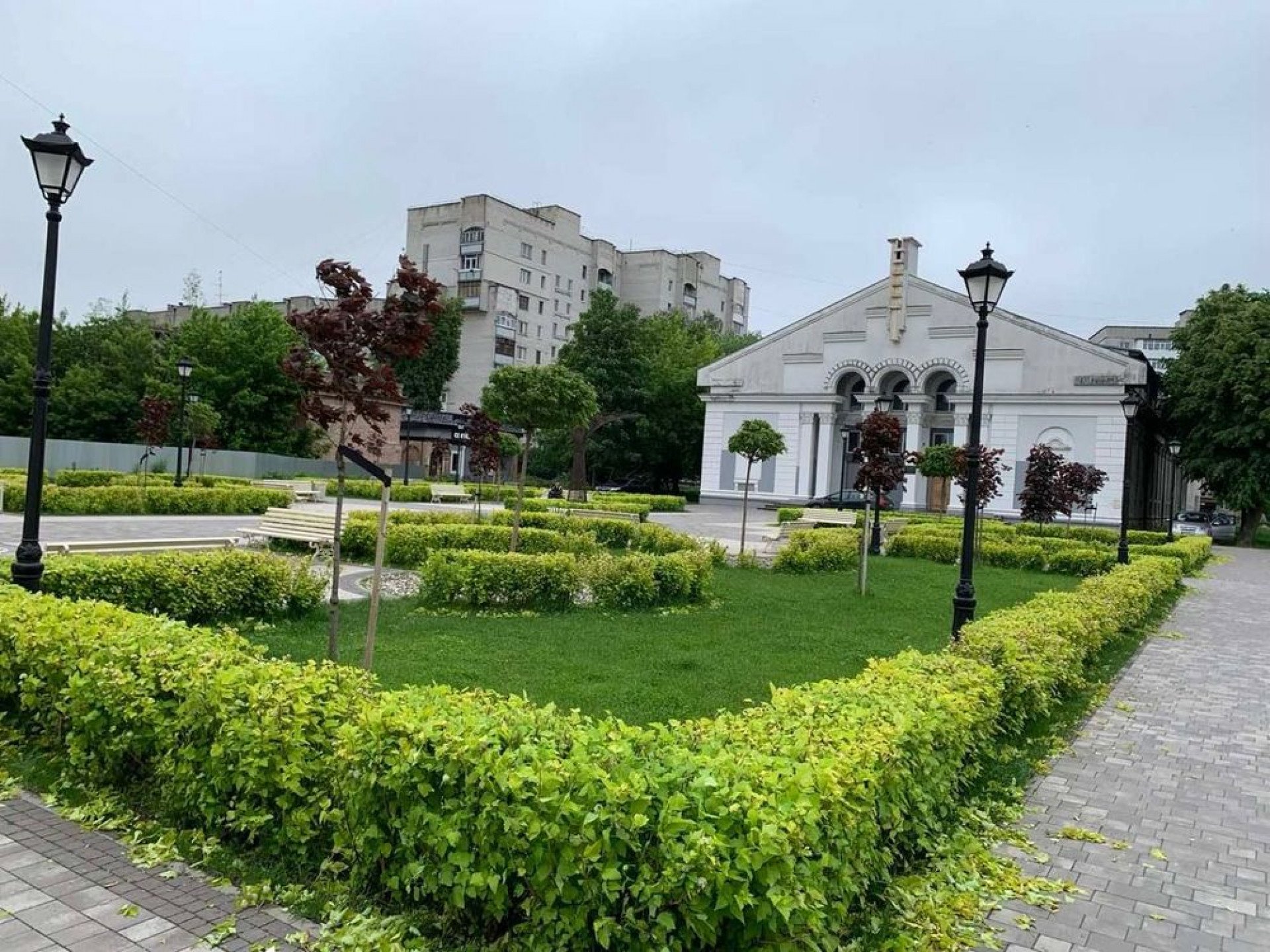 У Житомирі комунальники впорядковують зелені зони
