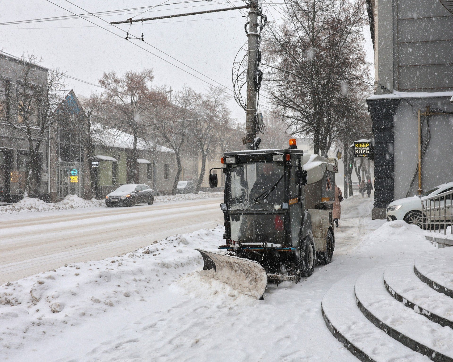 У Житомирі влада закликає підприємців прибирати сніг з прилеглих територій: муніципальна поліція контролюватиме
