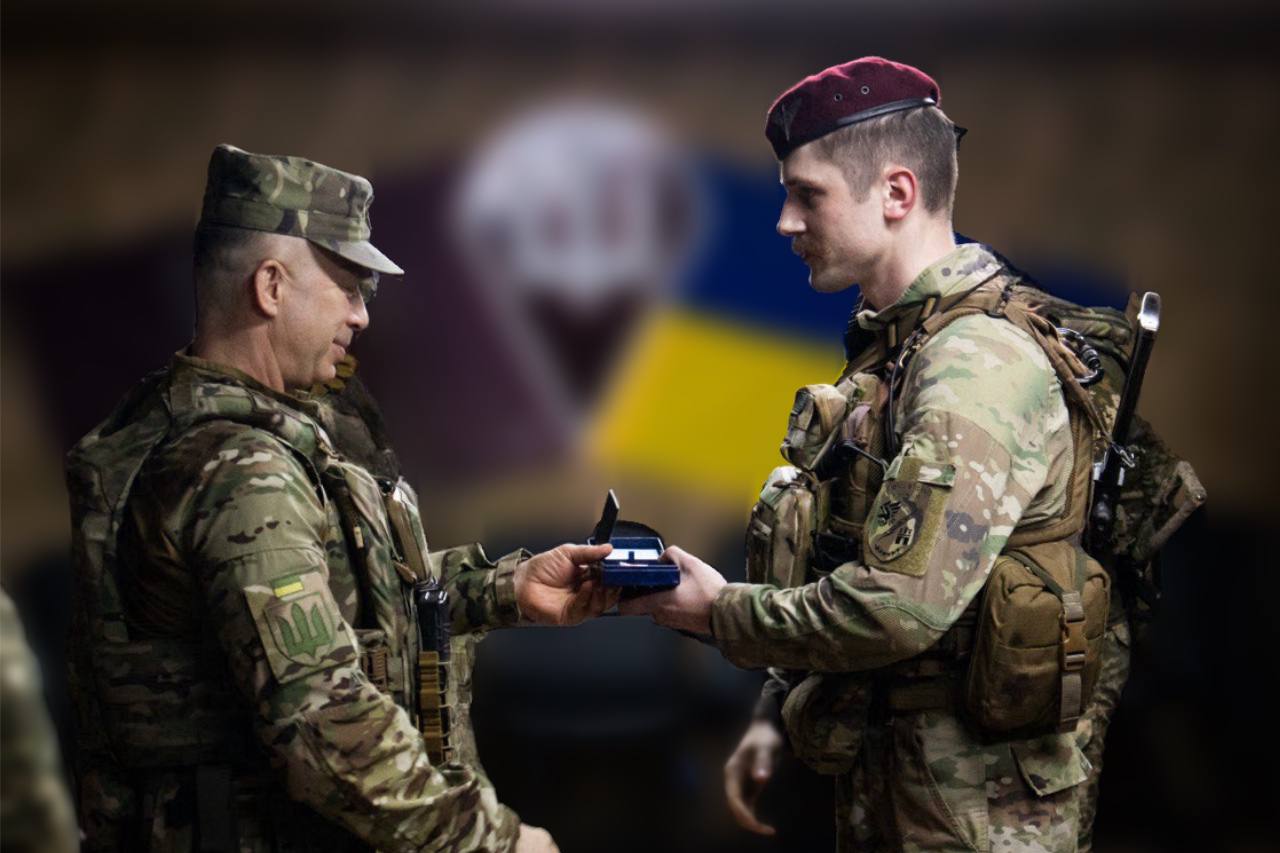 Нагрудним знаком «Сталевий хрест» нагороджено капітана Захара Маковського, 13 ОДШБ із Житомира