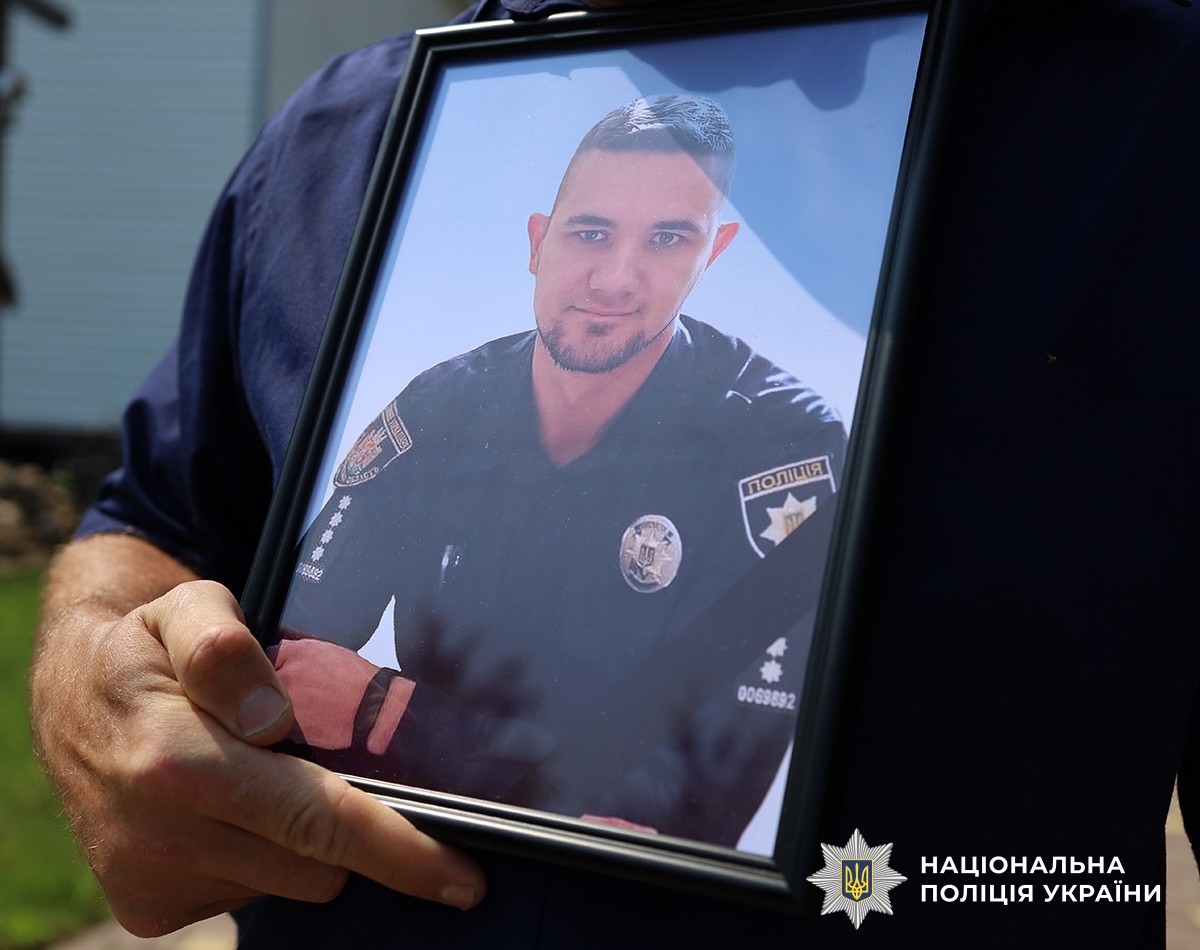 На Житомирщині прощалися із полеглим на фронті поліцейським Віталієм Боряченком