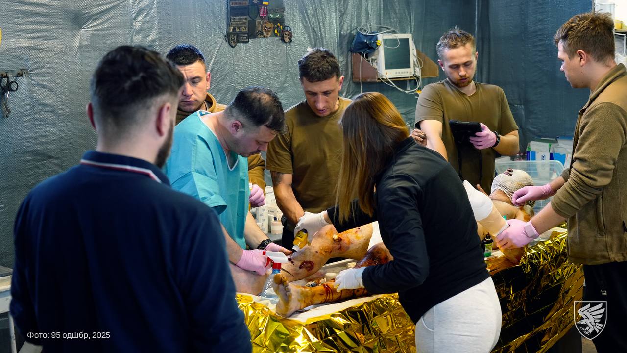 Відвойовують у смерті життя - як на фронті  працюють медики 95 бригади ДШВ