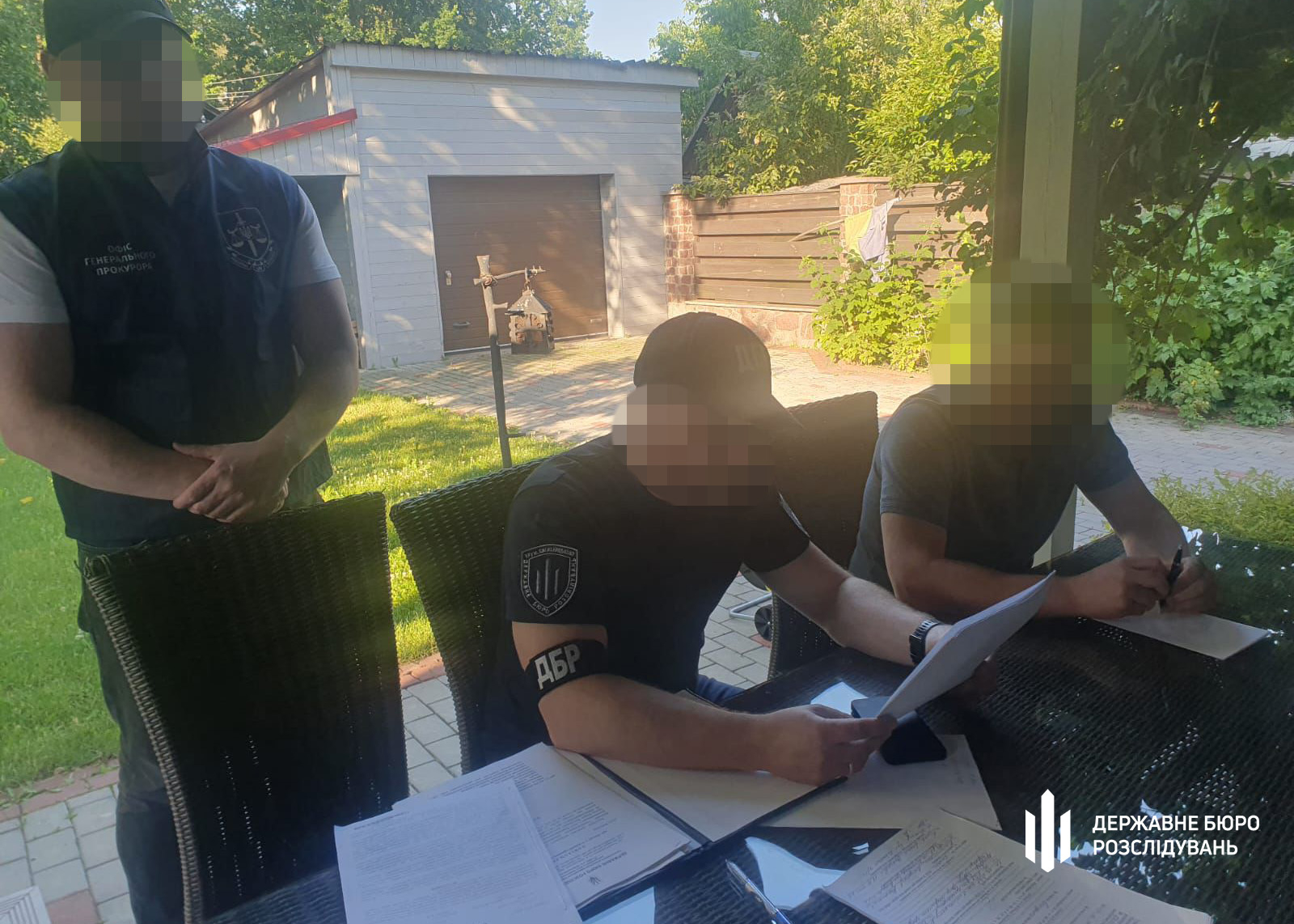 Квартири, машини і понад 2,5 млн готівки: затримали екскерівника лісової галузі на Житомирщині