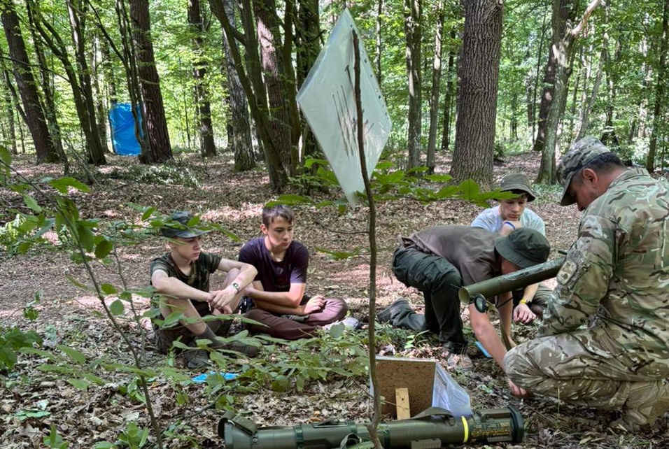 Поблизу Житомира у лісі триває таборування вихованців Пластового молодіжного центру