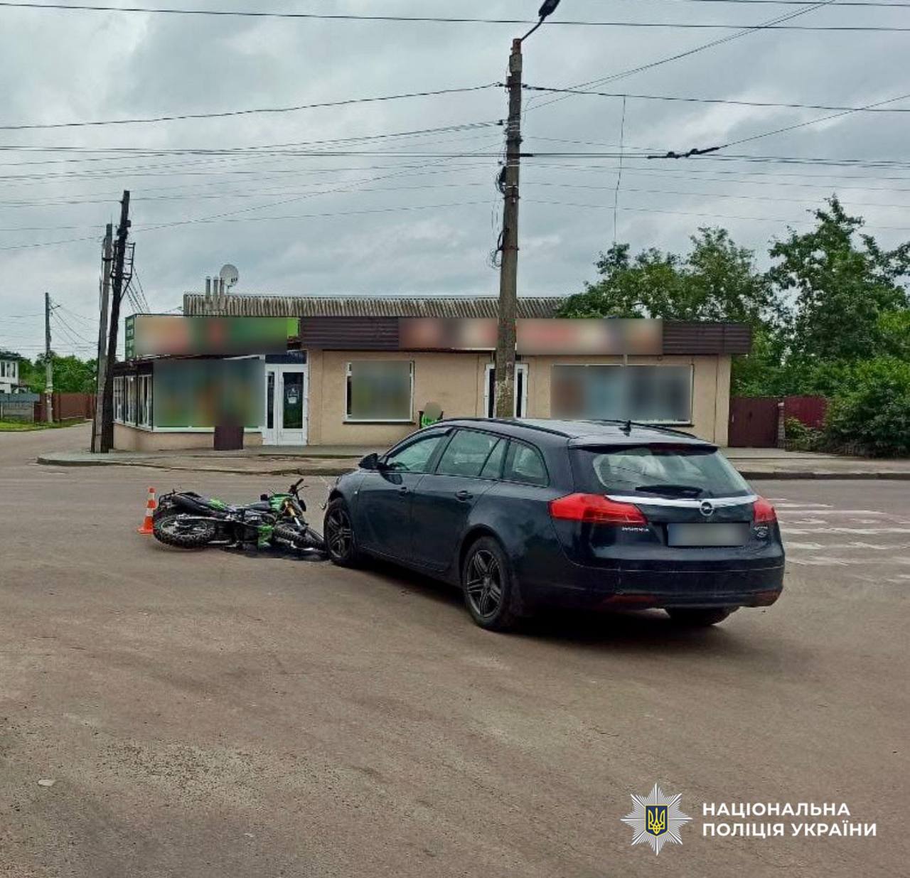 Неповнолітній на мотоциклі та автівка зіткнулися в центрі Житомира