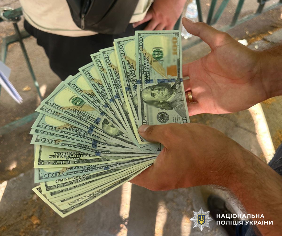 Затримали чиновника Коростенської міськради: за хабар 4 тис дол працевлаштував військовозобов'язаного для бронювання