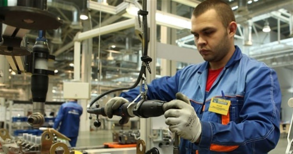Понад 100 вакансій відкрито на заводах Житомирщини: працівники потрібні на 20 великих підприємствах