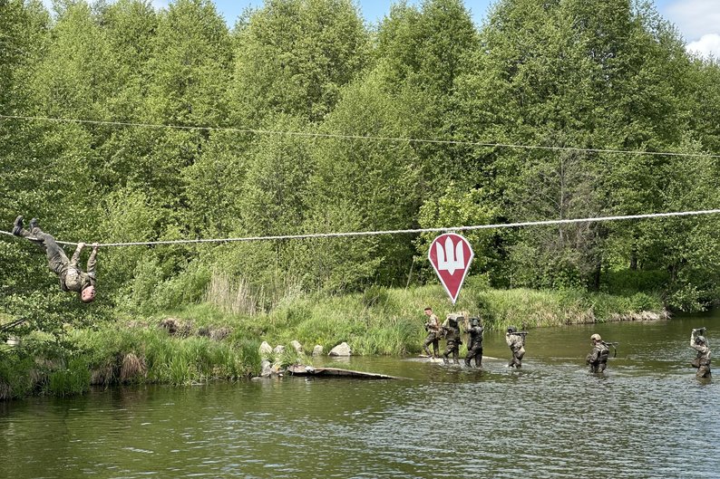 На Житомирщині курсанти пройшли випробування та отримали марунові берети