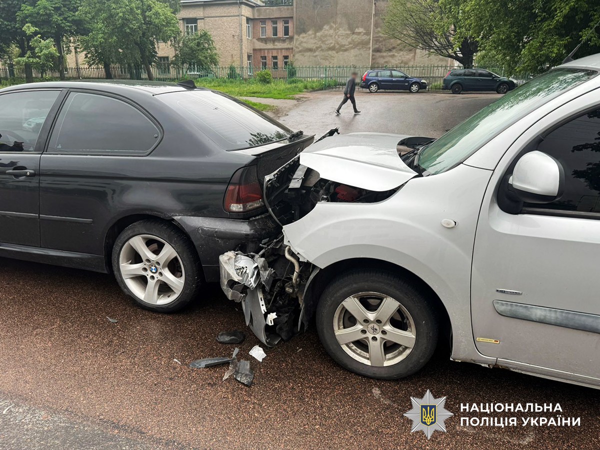 У подвійній ДТП в Житомирі травмовано двох пасажирів 