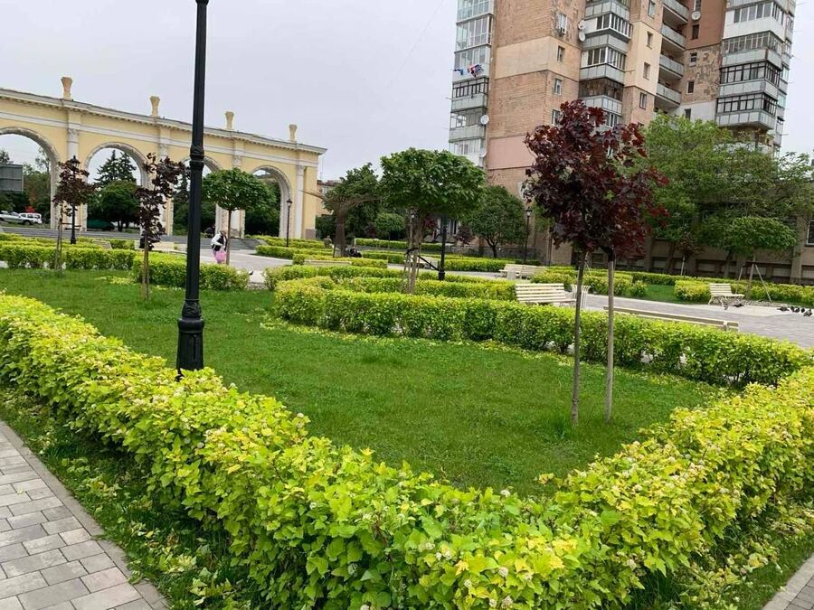 У Житомирі комунальники впорядковують зелені зони