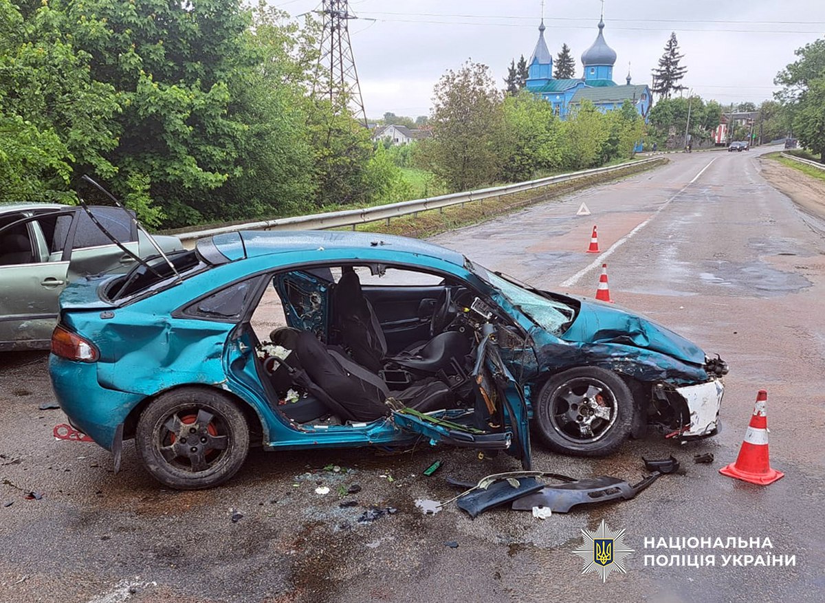 Автотроща біля церкви на Житомирщині: чотири людини у лікарні