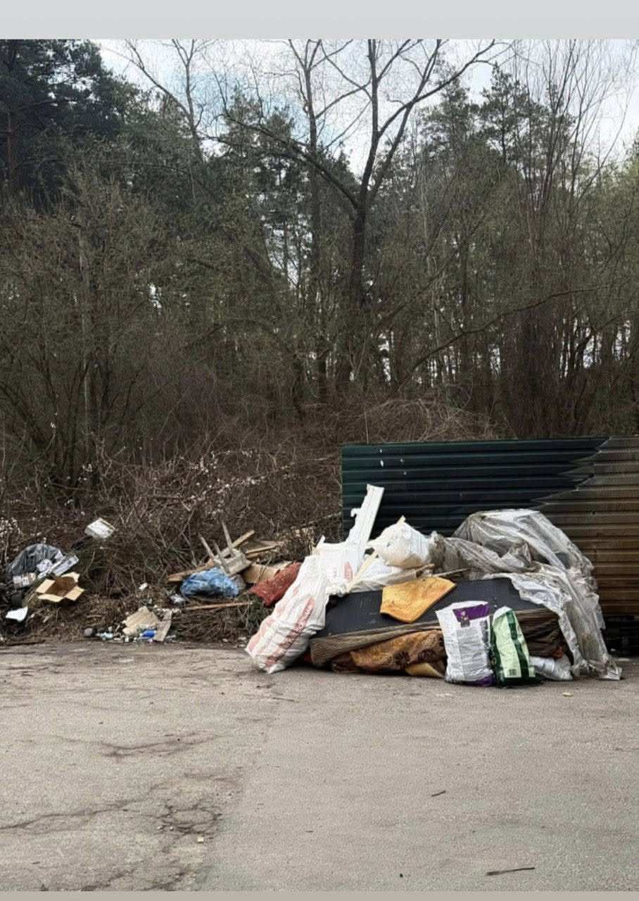 «Вас знімає камера»: у Житомирі фіксують, хто створює стихійне сміттєзвалище